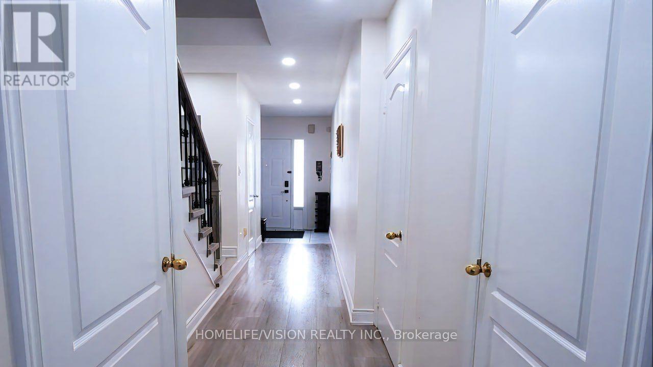 11 Christephen Crescent, Richmond Hill, Ontario  L4S 2S6 - Photo 2 - N13129754
