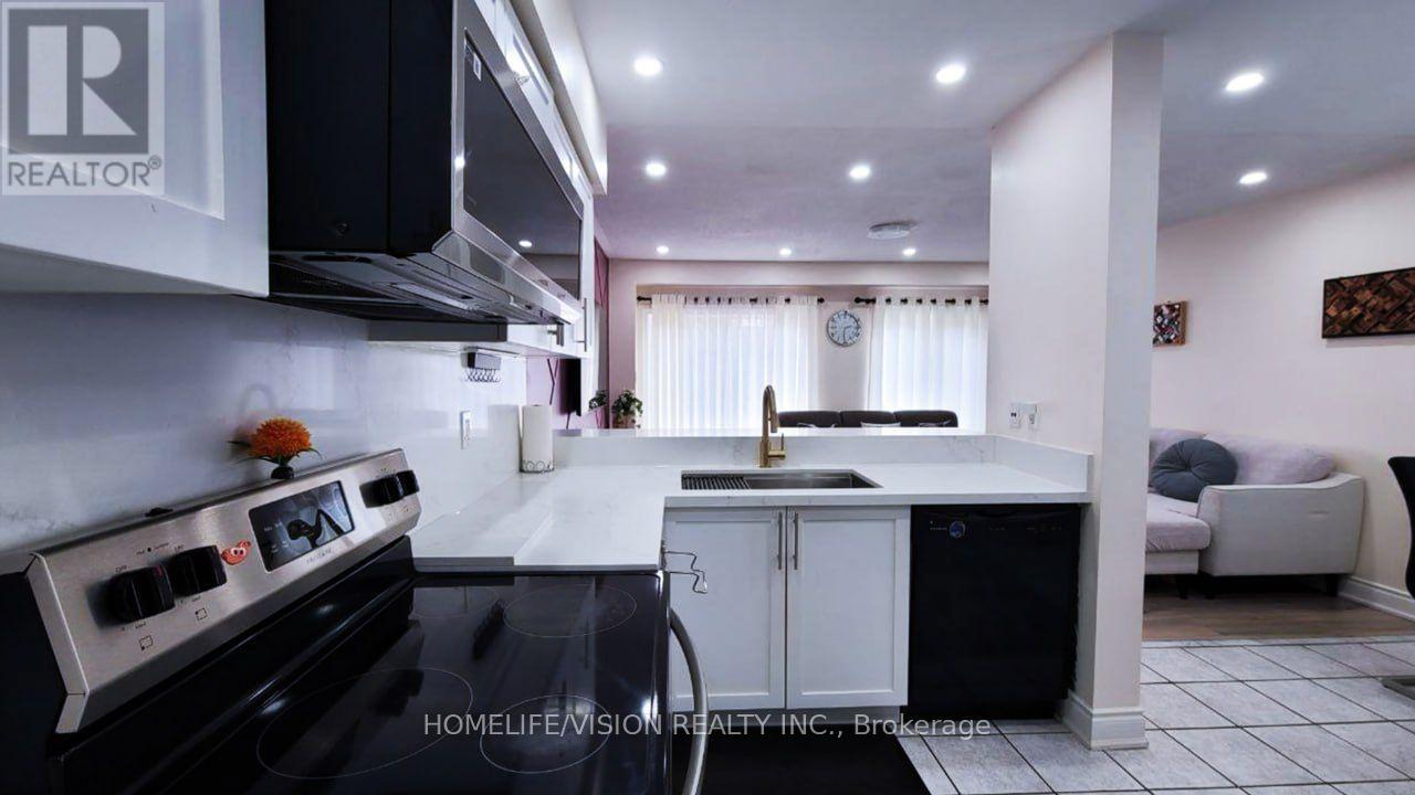 11 Christephen Crescent, Richmond Hill, Ontario  L4S 2S6 - Photo 5 - N13129754