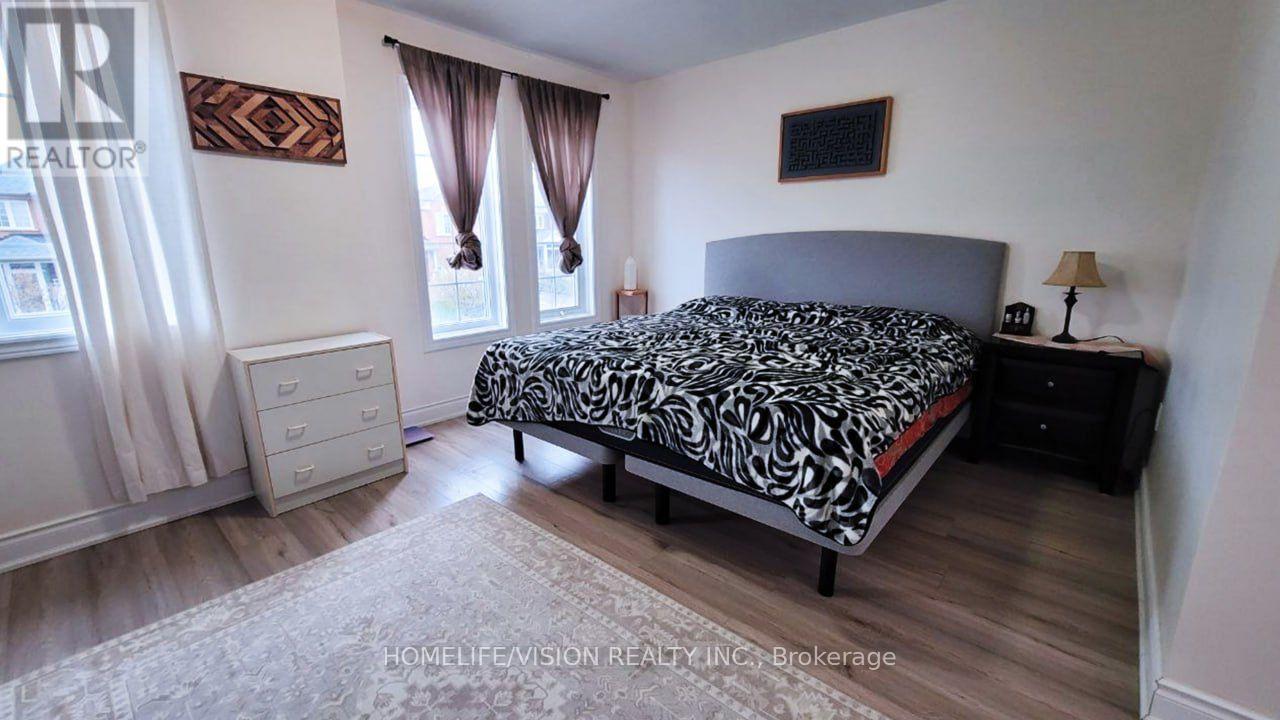 11 Christephen Crescent, Richmond Hill, Ontario  L4S 2S6 - Photo 9 - N13129754