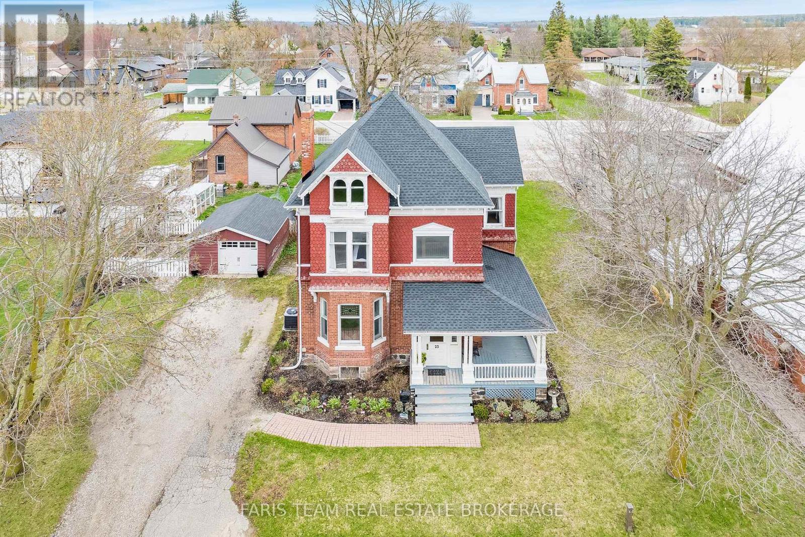 23 Yonge Street S, Springwater (Elmvale), Ontario  L0L 1P0 - Photo 2 - S13129578