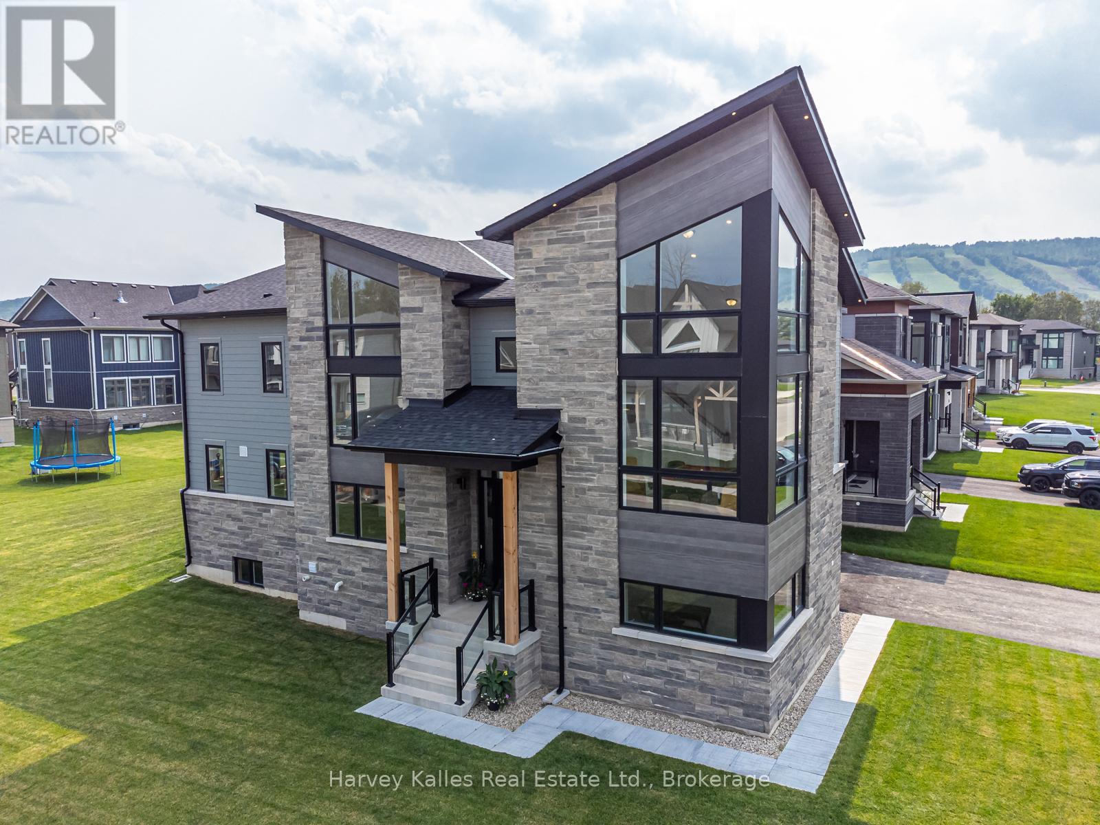 157 Springside Crescent, Blue Mountains, Ontario  L9Y 5L3 - Photo 1 - X13028940
