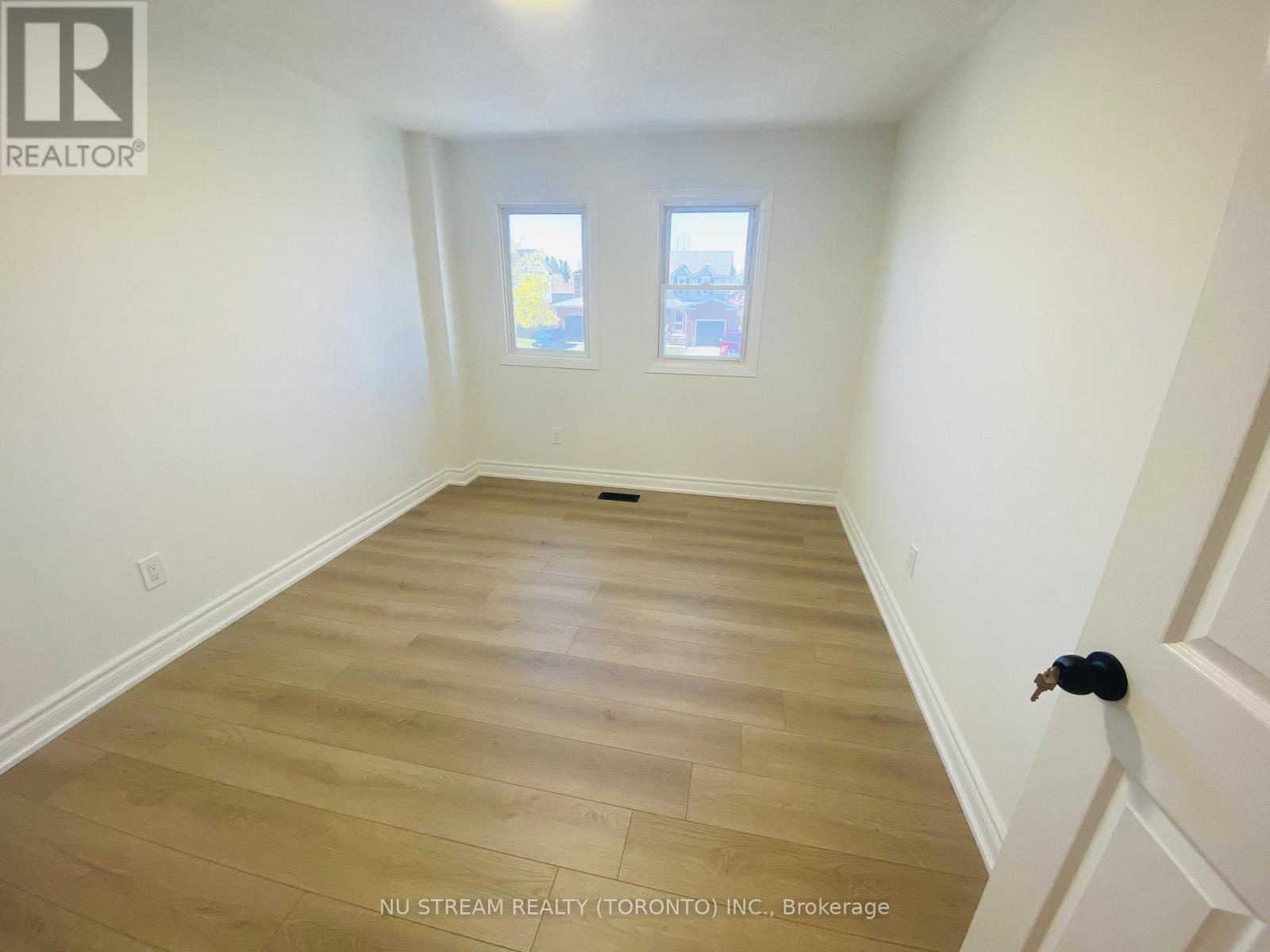 25 Quance Street, Barrie (Holly), Ontario  L4N 7M3 - Photo 14 - S13129548