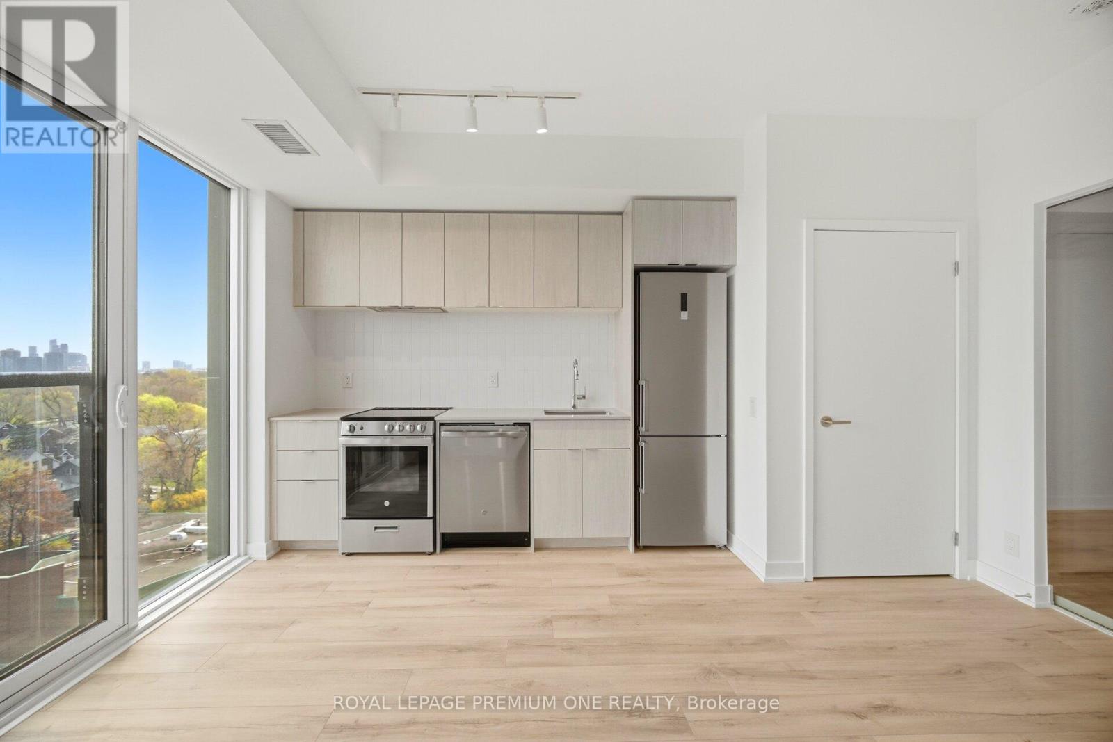 1008 - 1660 Bloor Street W, Toronto, Ontario  M6P 1A8 - Photo 2 - W13129646