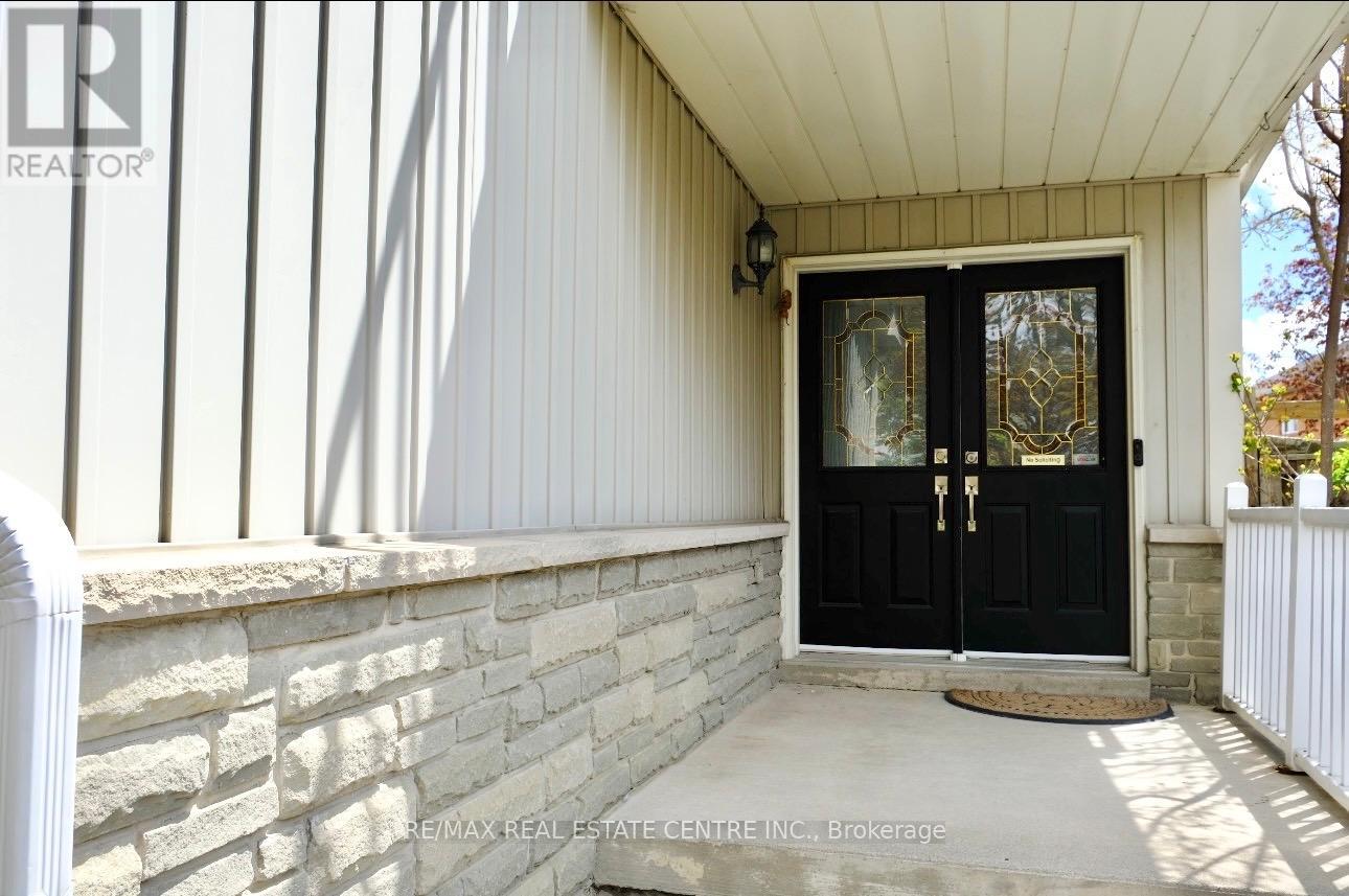 928 Golden Farmer Way, Mississauga, Ontario  L5W 1B4 - Photo 2 - W13129670
