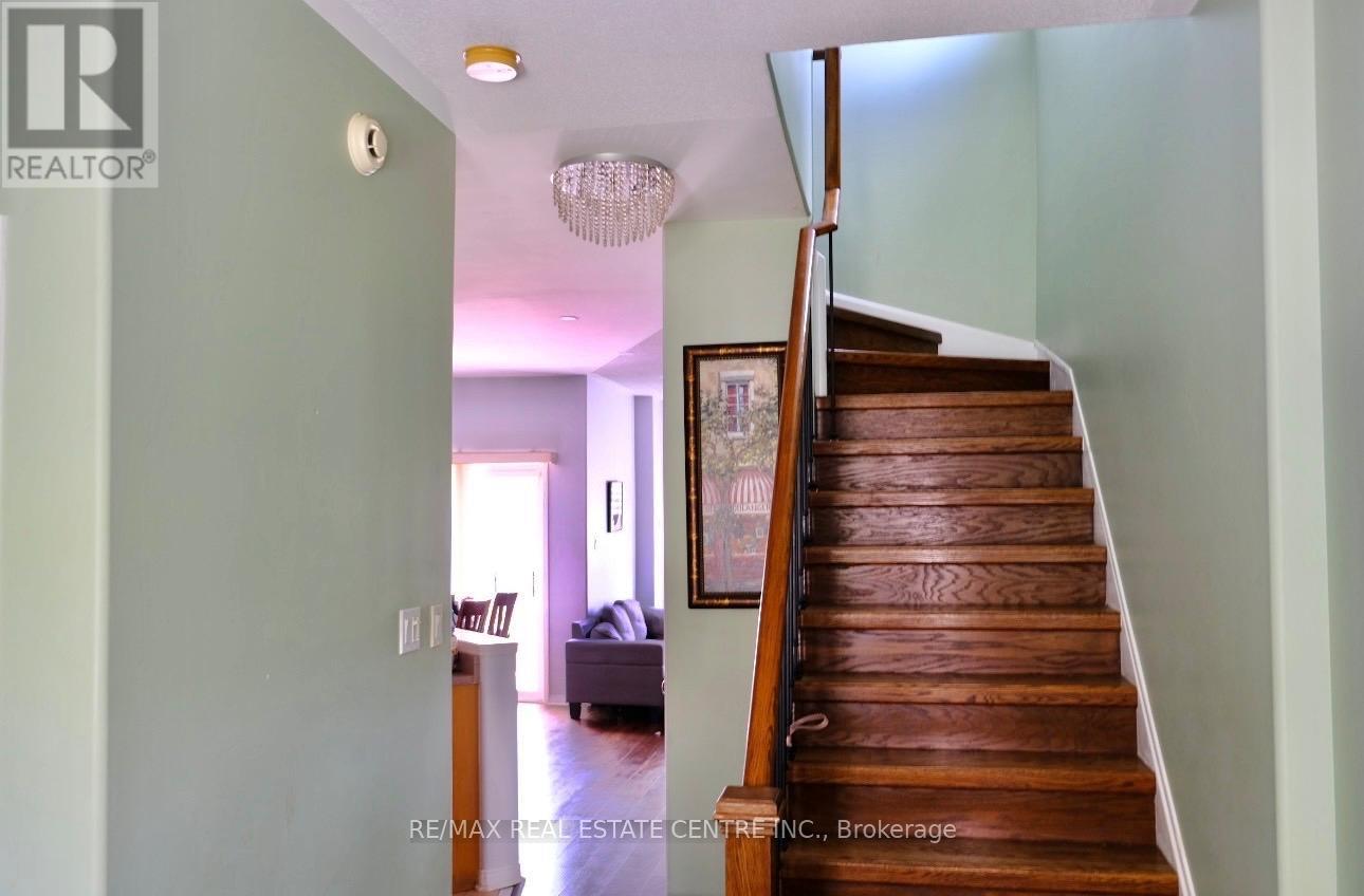 928 Golden Farmer Way, Mississauga, Ontario  L5W 1B4 - Photo 4 - W13129670