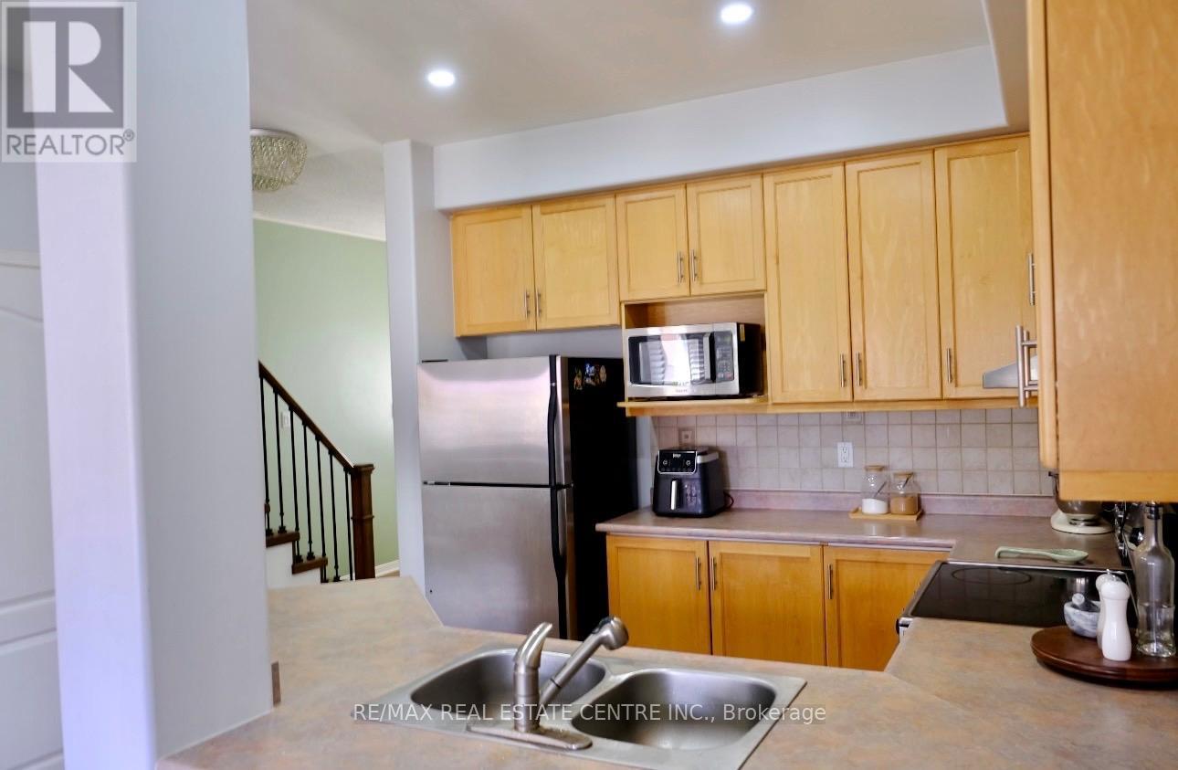 928 Golden Farmer Way, Mississauga, Ontario  L5W 1B4 - Photo 5 - W13129670