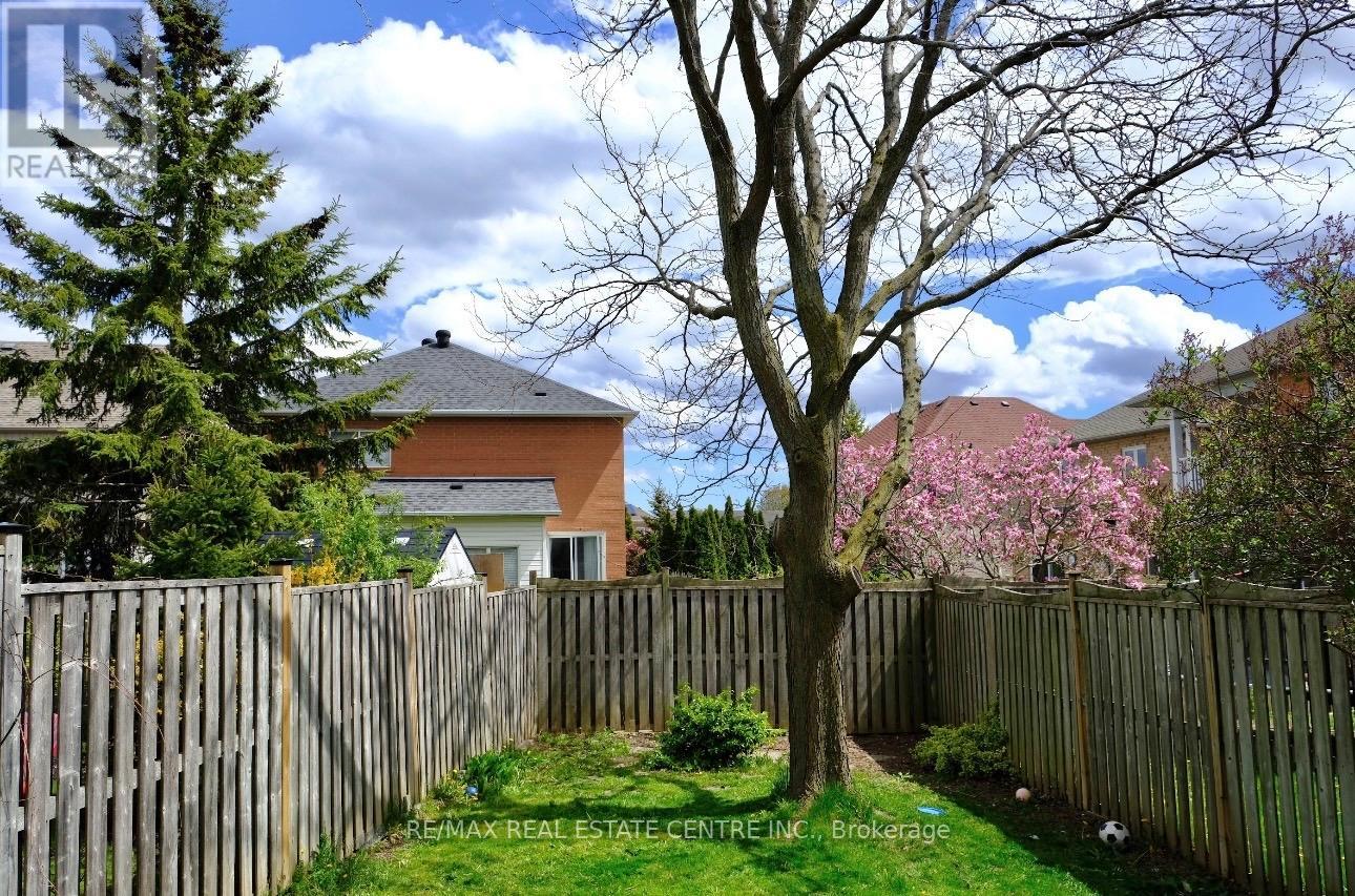 928 Golden Farmer Way, Mississauga, Ontario  L5W 1B4 - Photo 9 - W13129670