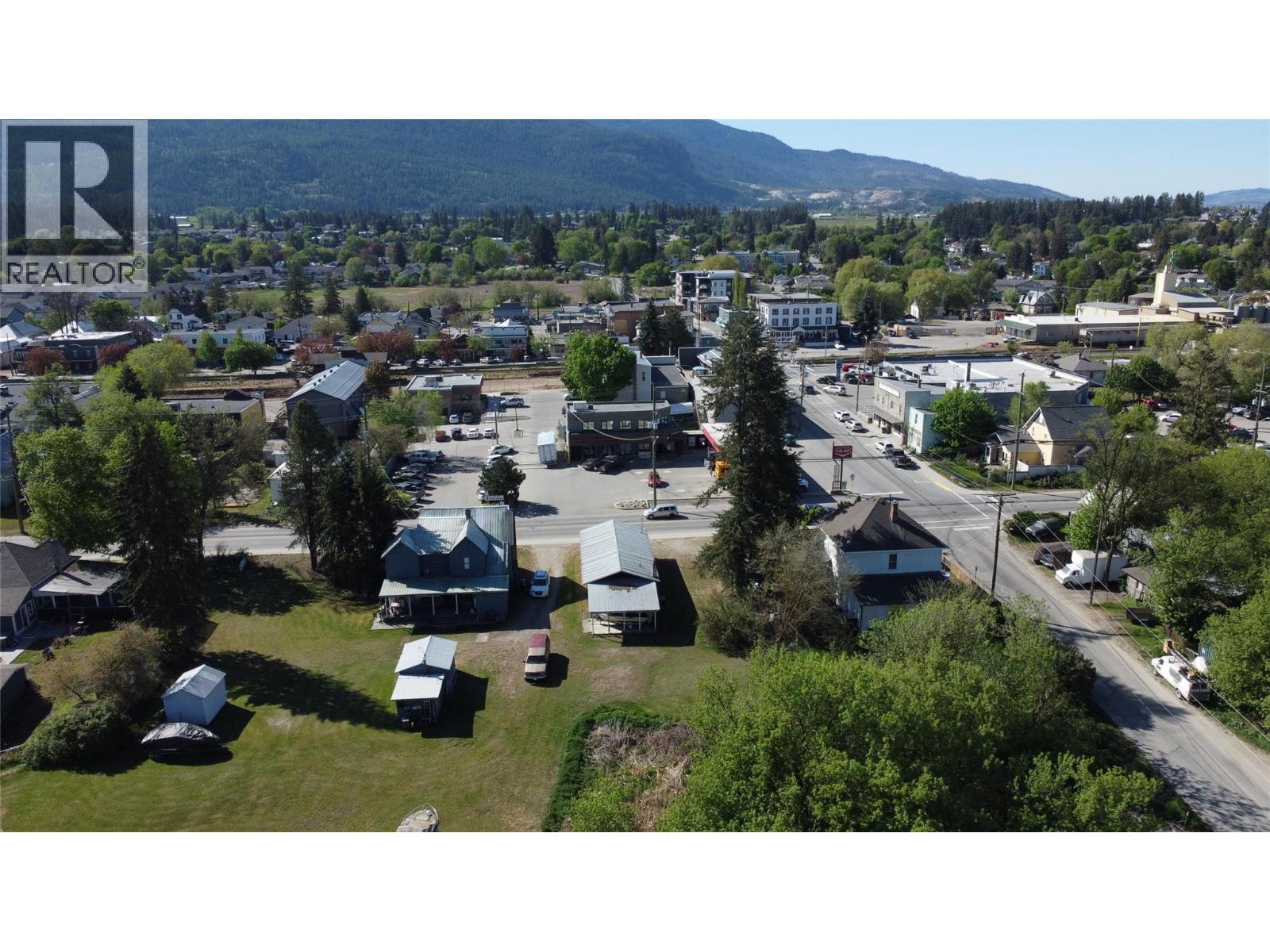 2570 Wood Avenue, Armstrong, British Columbia  V0E 1B0 - Photo 3 - 10386200