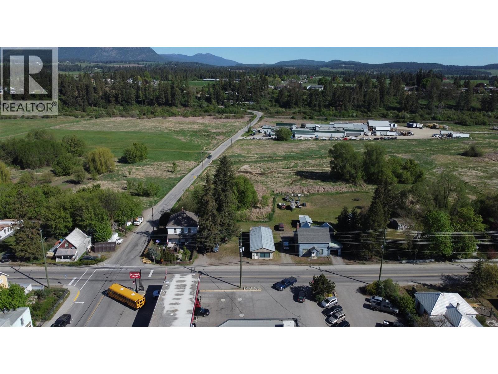 2570 Wood Avenue, Armstrong, British Columbia  V0E 1B0 - Photo 4 - 10386200
