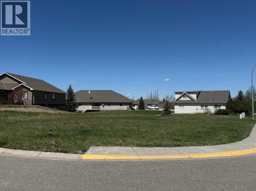 1101 Whispering Greens Bay, Vulcan, Alberta  T0L 2B0 - Photo 3 - A2311327
