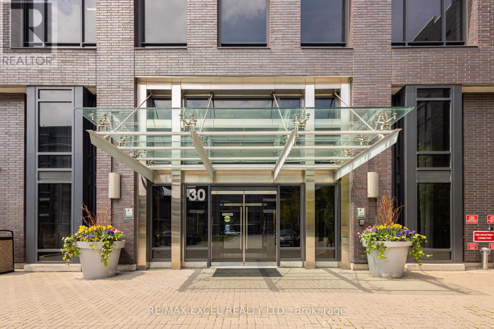 1407 - 30 Gibbs Road, Toronto, Ontario  M9B 0E4 - Photo 2 - W13124088
