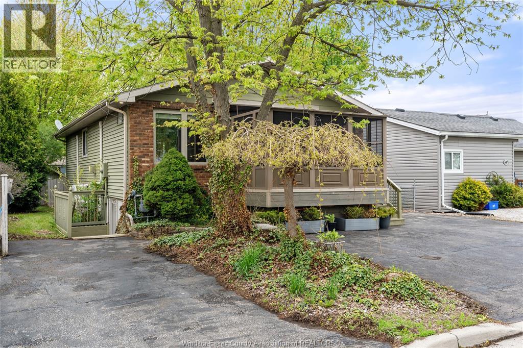 145 Langtry, Essex, Ontario  N8M 1H1 - Photo 4 - 26011178