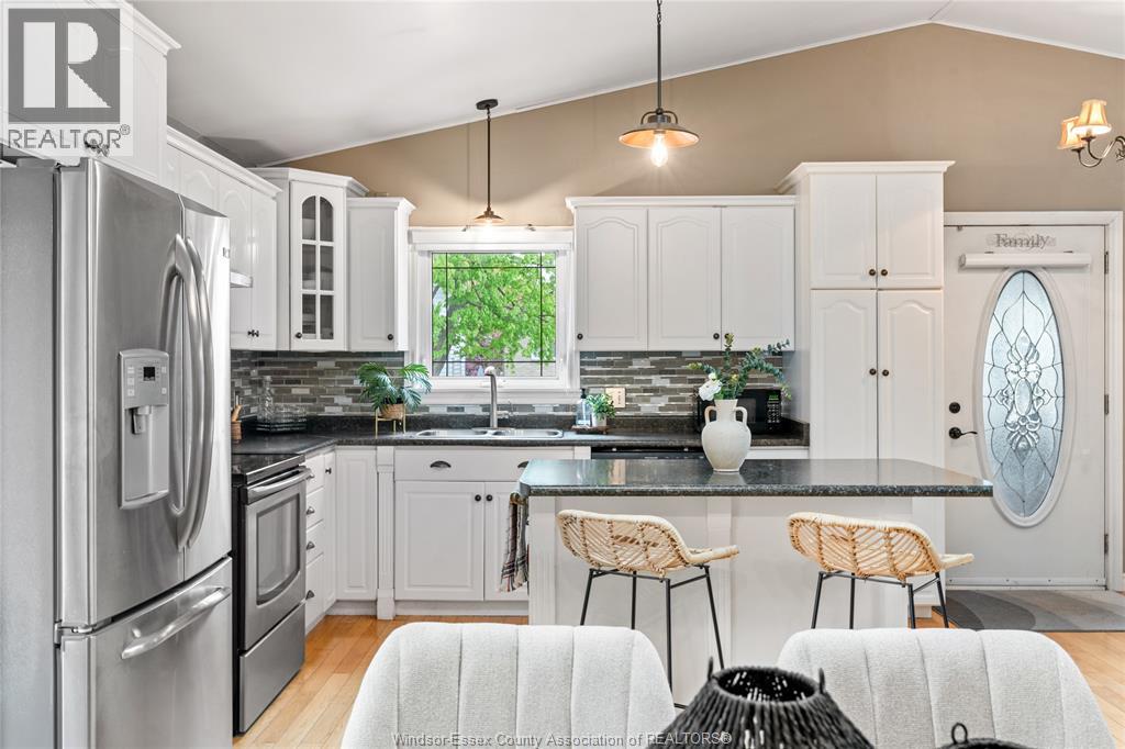 145 Langtry, Essex, Ontario  N8M 1H1 - Photo 9 - 26011178