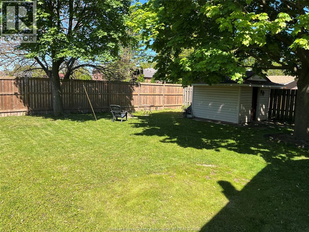 589 Elinor, Windsor, Ontario  N8P 1E3 - Photo 3 - 26011155