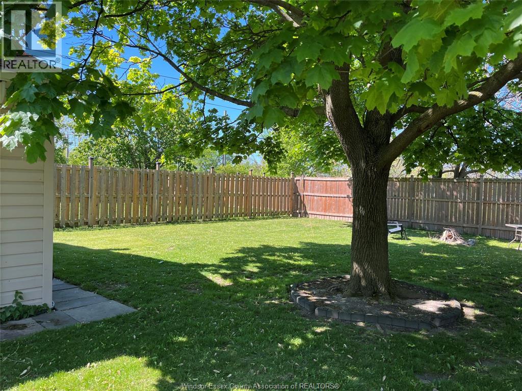 589 Elinor, Windsor, Ontario  N8P 1E3 - Photo 4 - 26011155