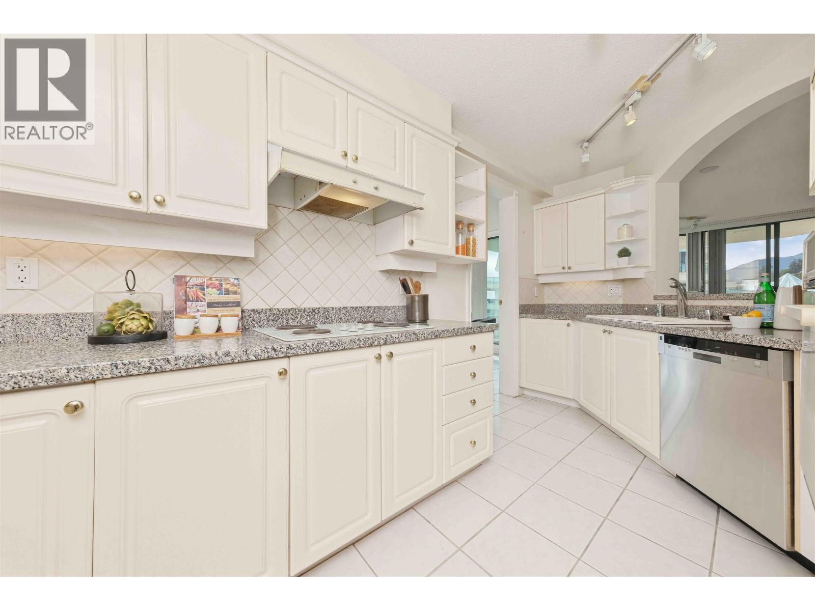 18d 338 Taylor Way, West Vancouver, British Columbia  V7T 2Y2 - Photo 10 - R3123820