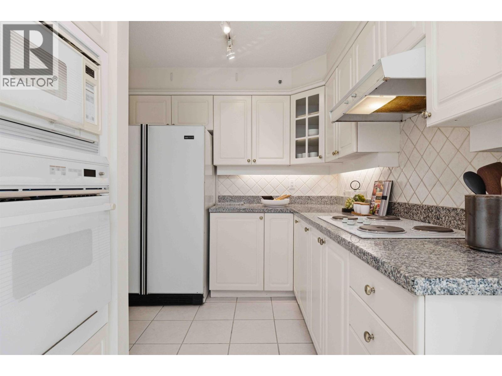 18d 338 Taylor Way, West Vancouver, British Columbia  V7T 2Y2 - Photo 13 - R3123820