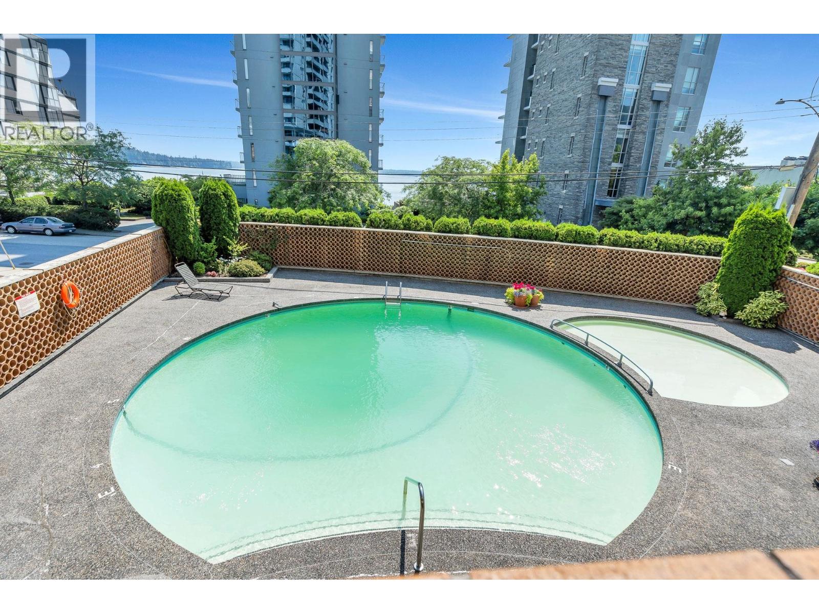 402 2135 Argyle Avenue, West Vancouver, British Columbia  V7V 1A5 - Photo 3 - R3123844