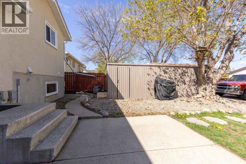 57 Honeysuckle Road N, Lethbridge, Alberta  T1H 4J7 - Photo 33 - A2310146
