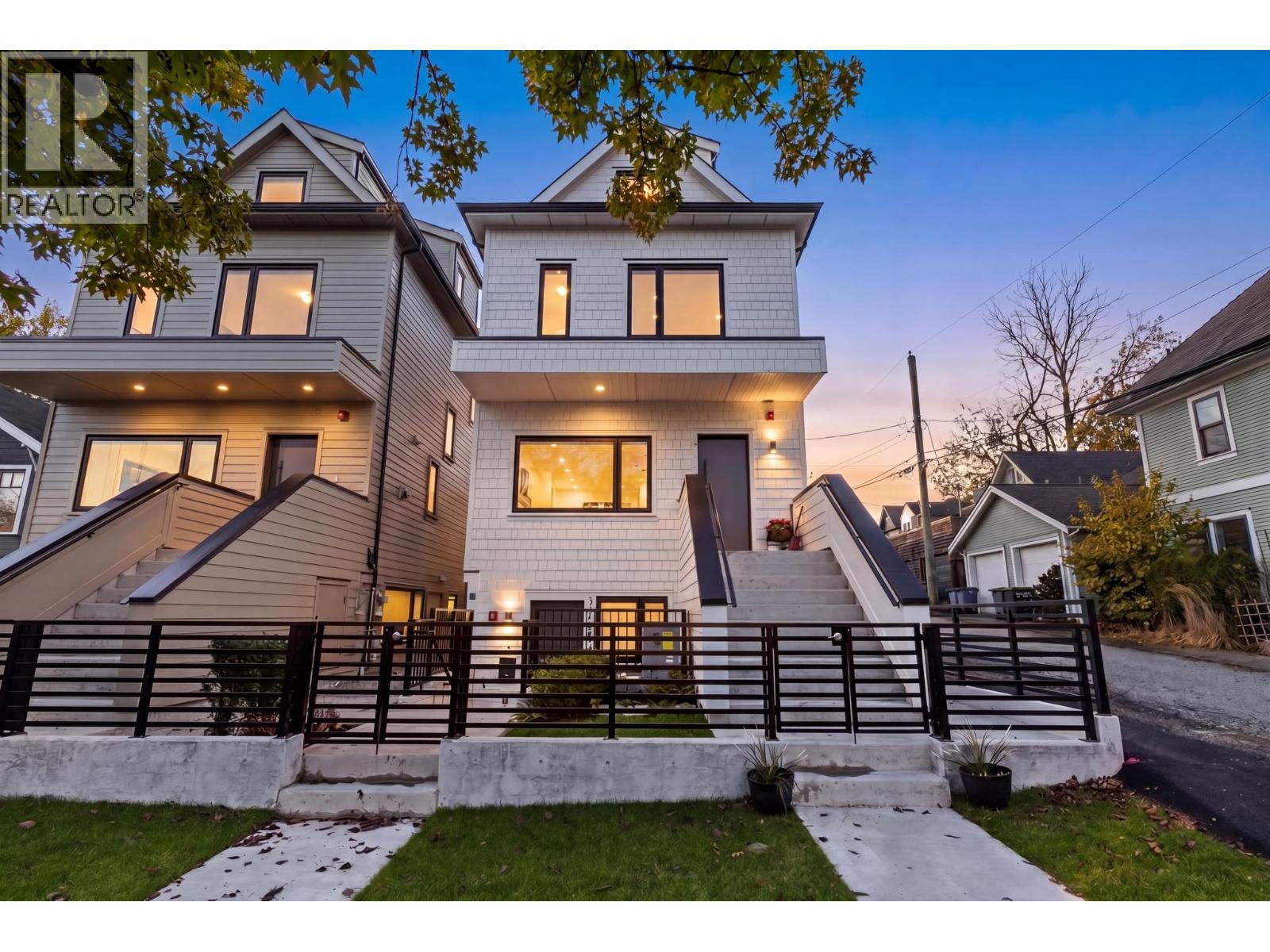 1 1933 TEMPLETON DRIVE, Vancouver, British Columbia