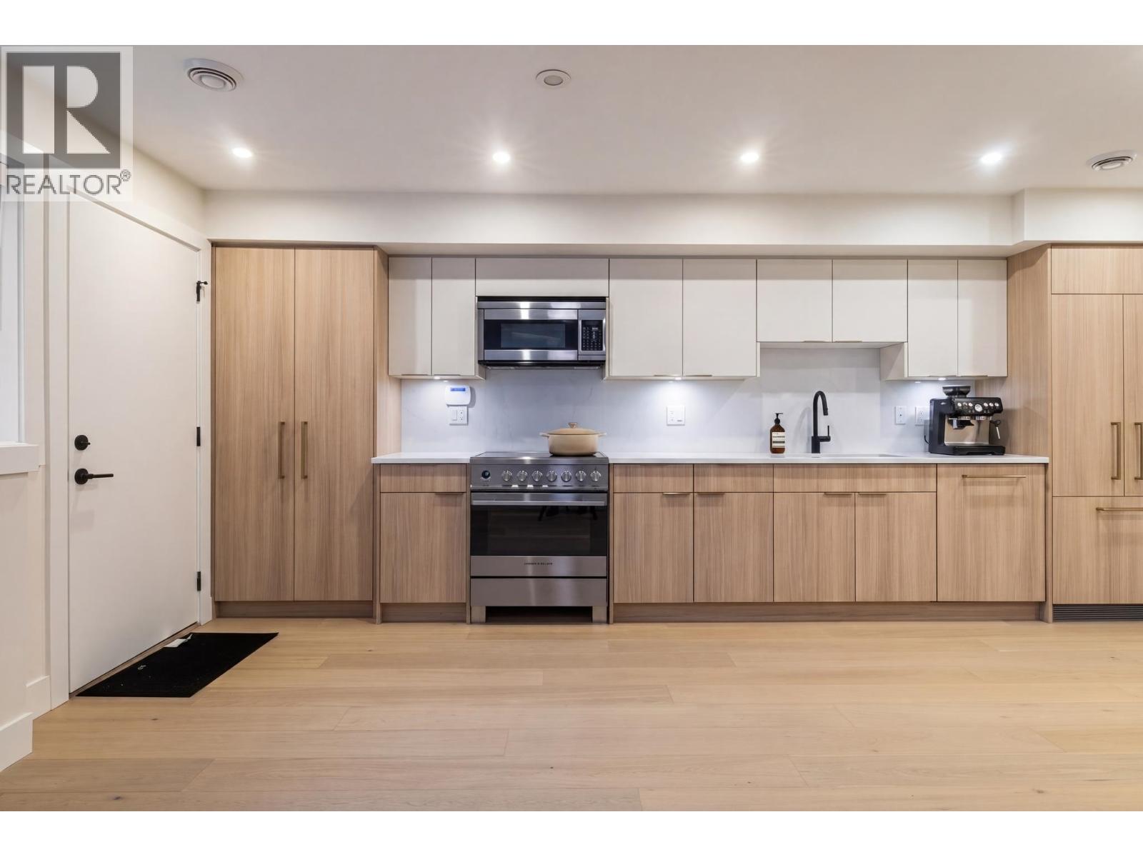 1 1933 Templeton Drive, Vancouver, British Columbia  V5N 4V9 - Photo 5 - R3118056