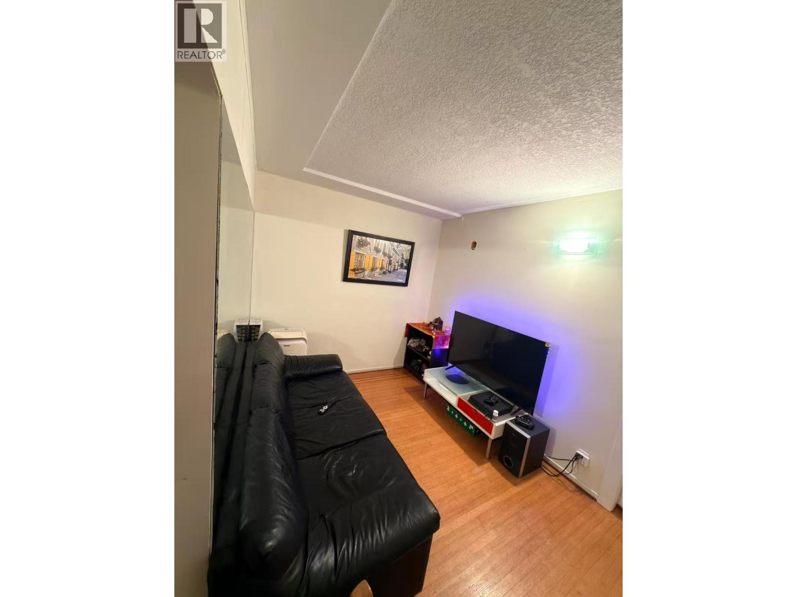 4722 Ridgelawn Drive, Burnaby, British Columbia  V5C 3Y2 - Photo 3 - R3123829