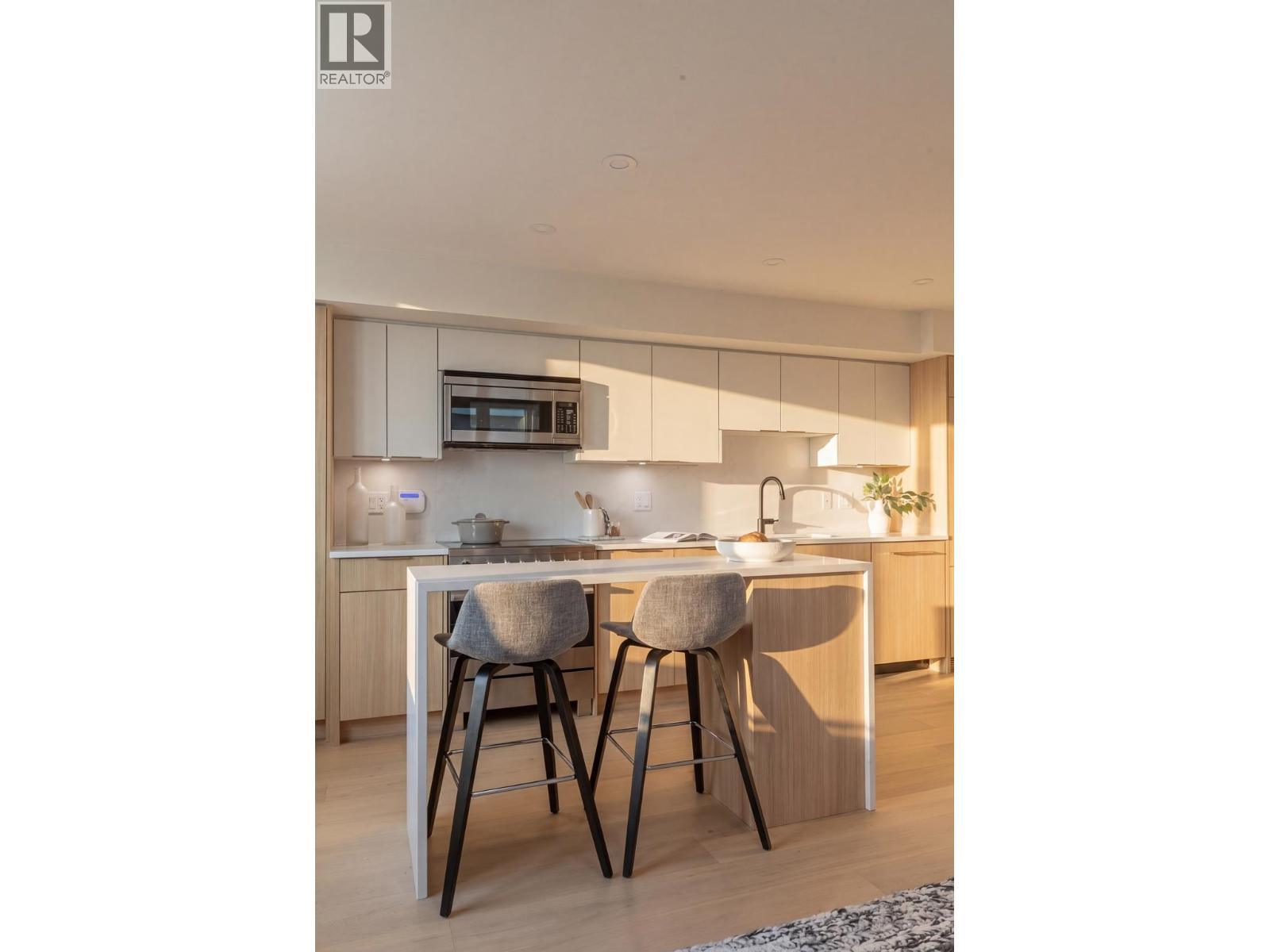 1 1937 Templeton Drive, Vancouver, British Columbia  V5N 4V9 - Photo 4 - R3118052