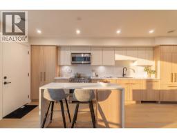 1 1937 TEMPLETON DRIVE, Vancouver, British Columbia