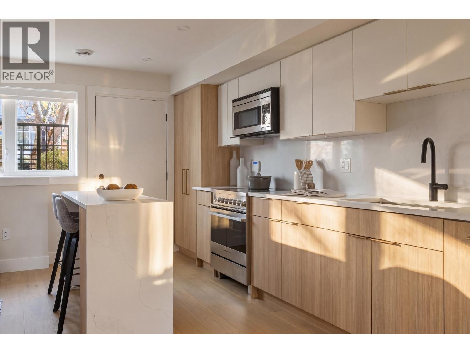 1 1937 Templeton Drive, Vancouver, British Columbia  V5N 4V9 - Photo 7 - R3118052