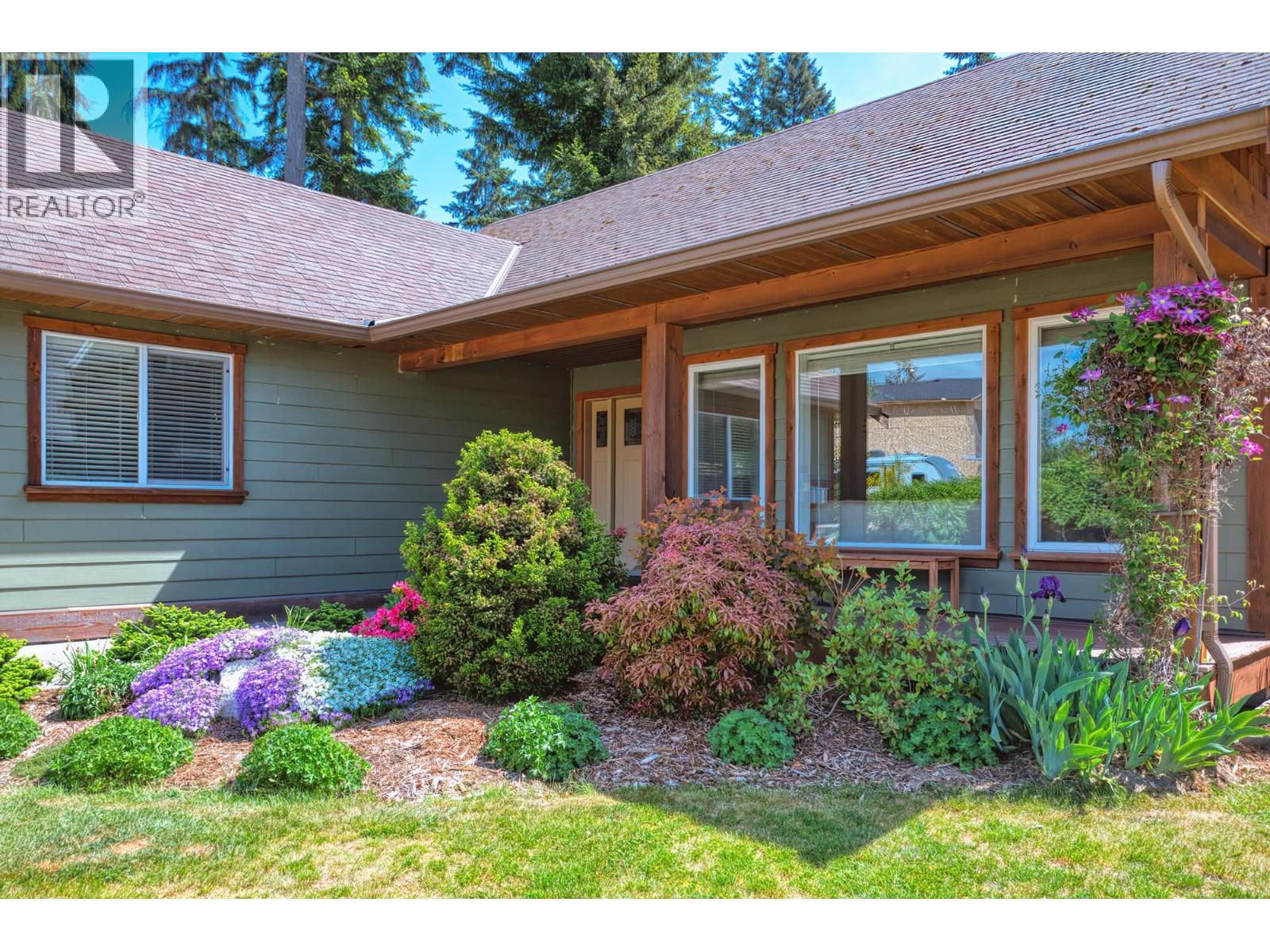 1420 Sundance Place, Gibsons, British Columbia  V0N 1V5 - Photo 2 - R3123806