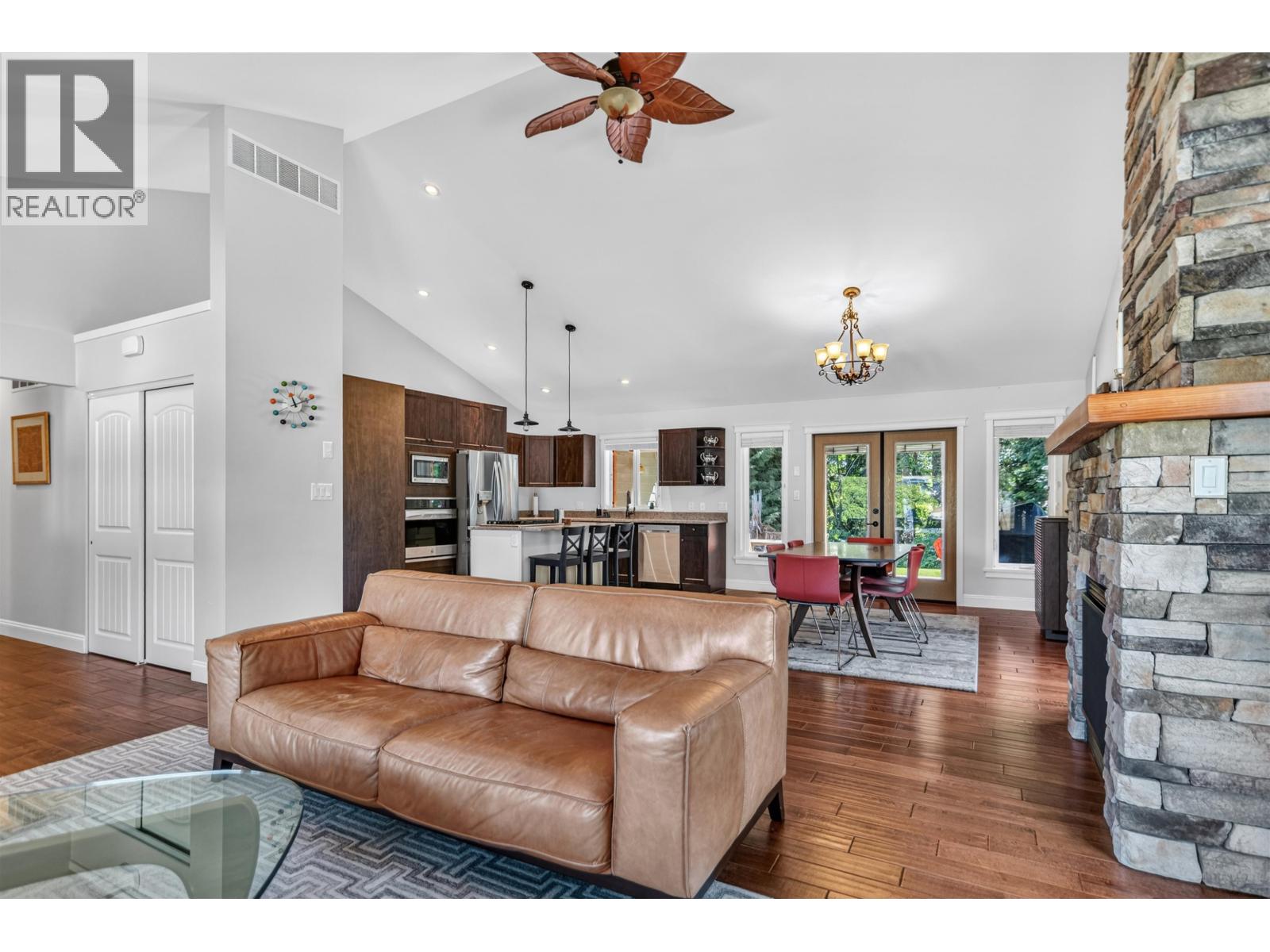 1420 Sundance Place, Gibsons, British Columbia  V0N 1V5 - Photo 8 - R3123806