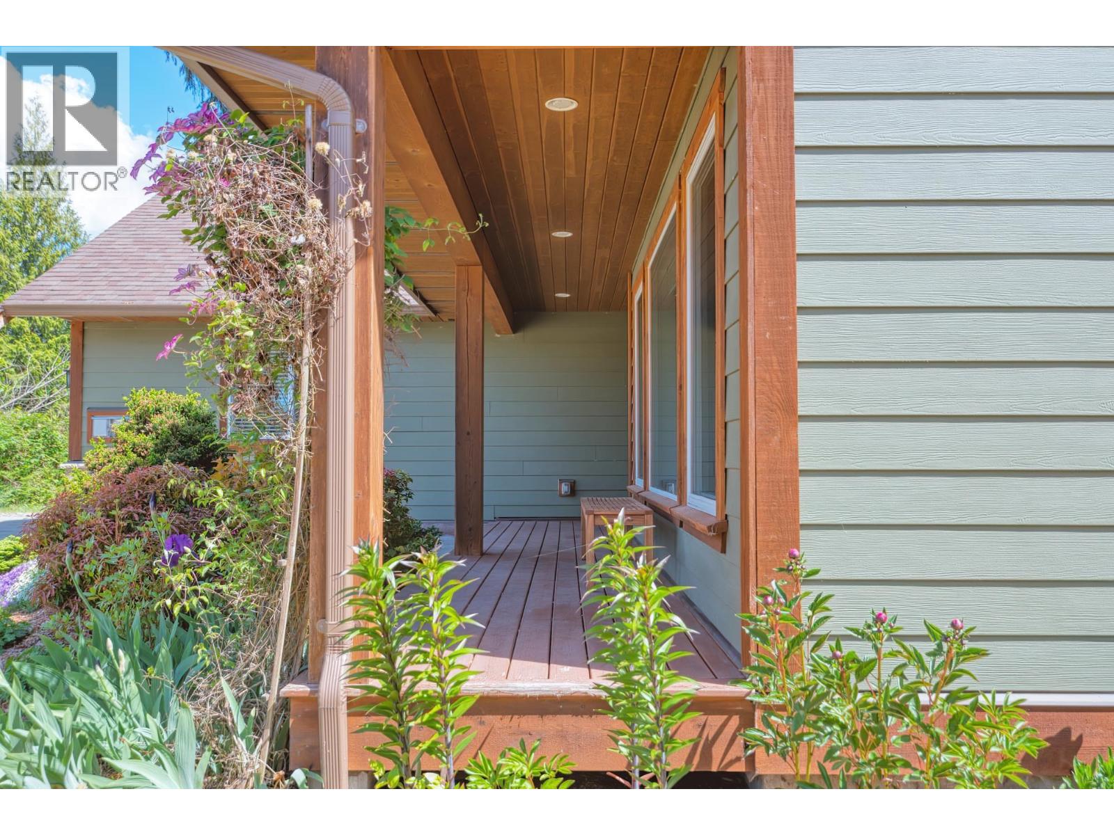 1420 Sundance Place, Gibsons, British Columbia  V0N 1V5 - Photo 4 - R3123806