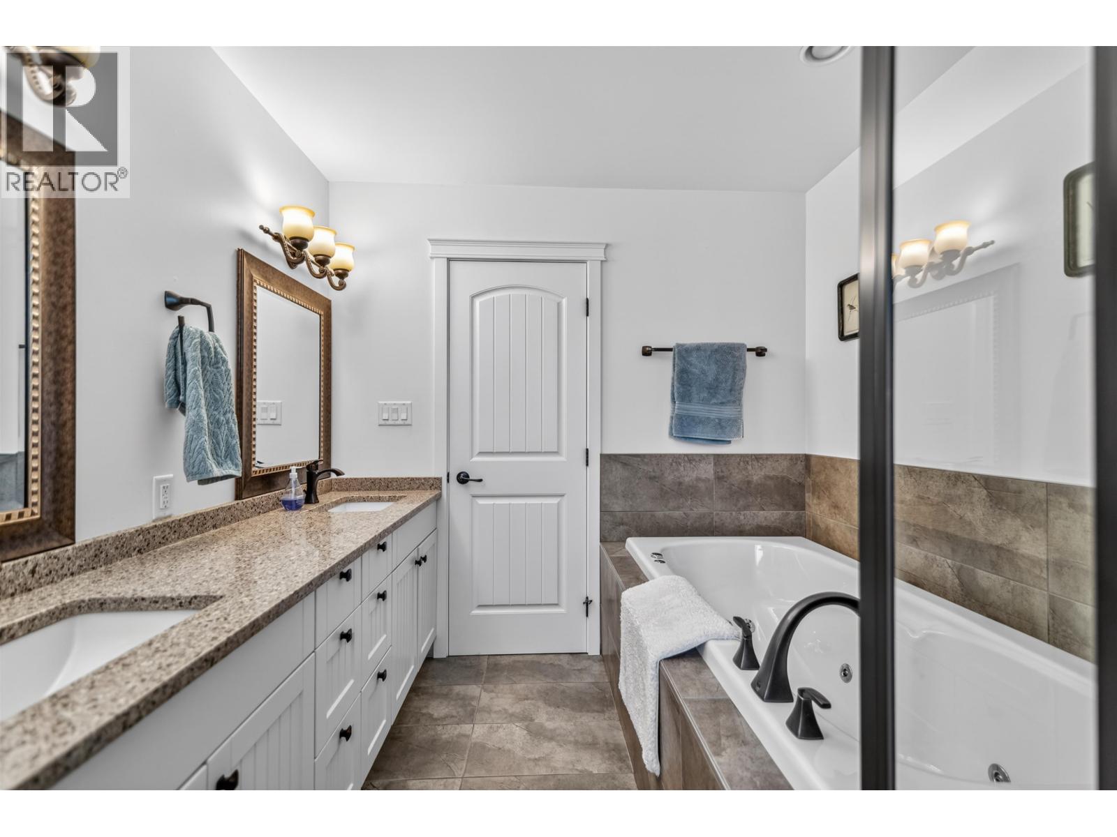1420 Sundance Place, Gibsons, British Columbia  V0N 1V5 - Photo 21 - R3123806