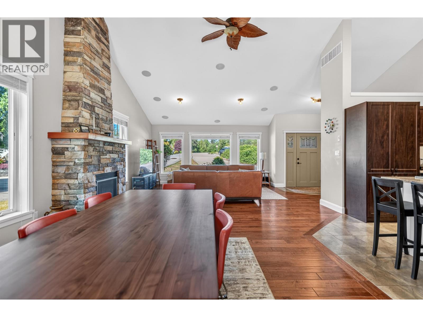 1420 Sundance Place, Gibsons, British Columbia  V0N 1V5 - Photo 11 - R3123806