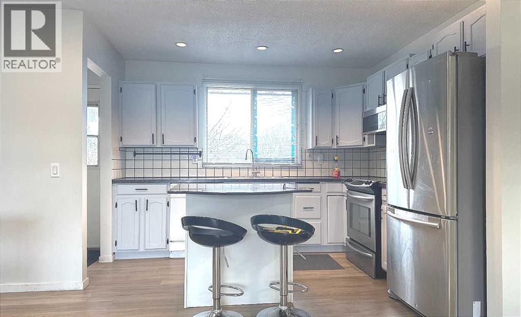 2715 41a Avenue Se, Calgary, Alberta  T2B 2M1 - Photo 2 - A2291300