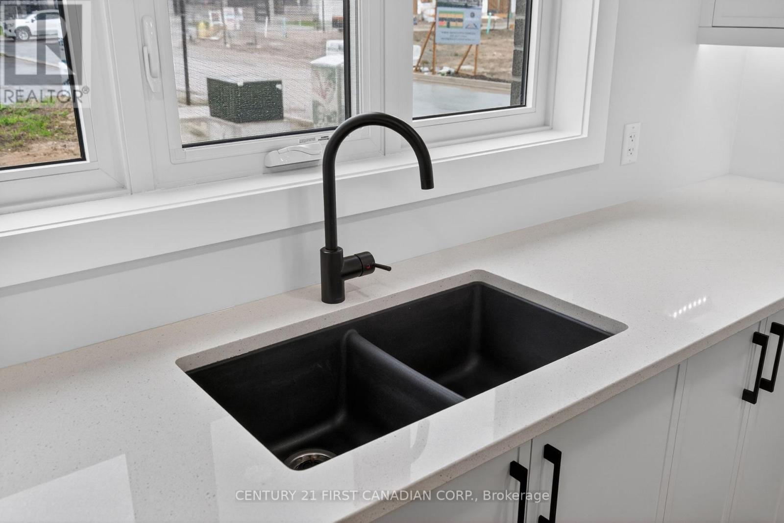 34 Postma Crescent, North Middlesex, Ontario  N0M 1A0 - Photo 11 - X13129848