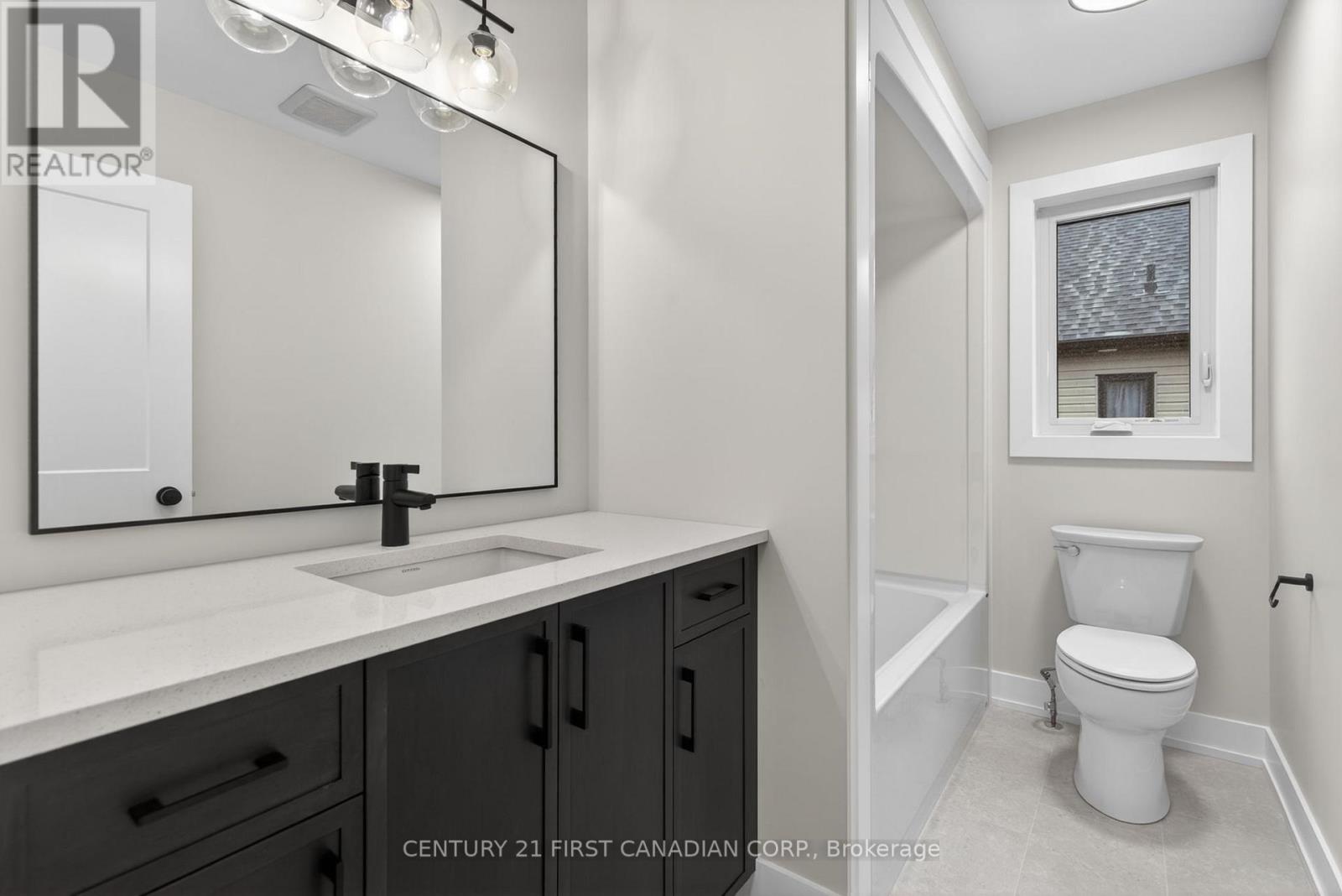 34 Postma Crescent, North Middlesex, Ontario  N0M 1A0 - Photo 17 - X13129848