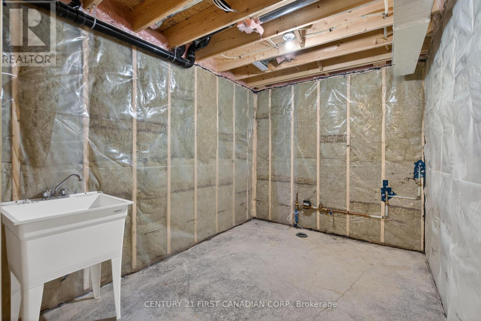 34 Postma Crescent, North Middlesex, Ontario  N0M 1A0 - Photo 27 - X13129848