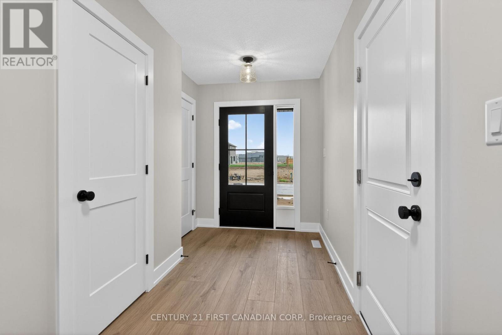 34 Postma Crescent, North Middlesex, Ontario  N0M 1A0 - Photo 3 - X13129848