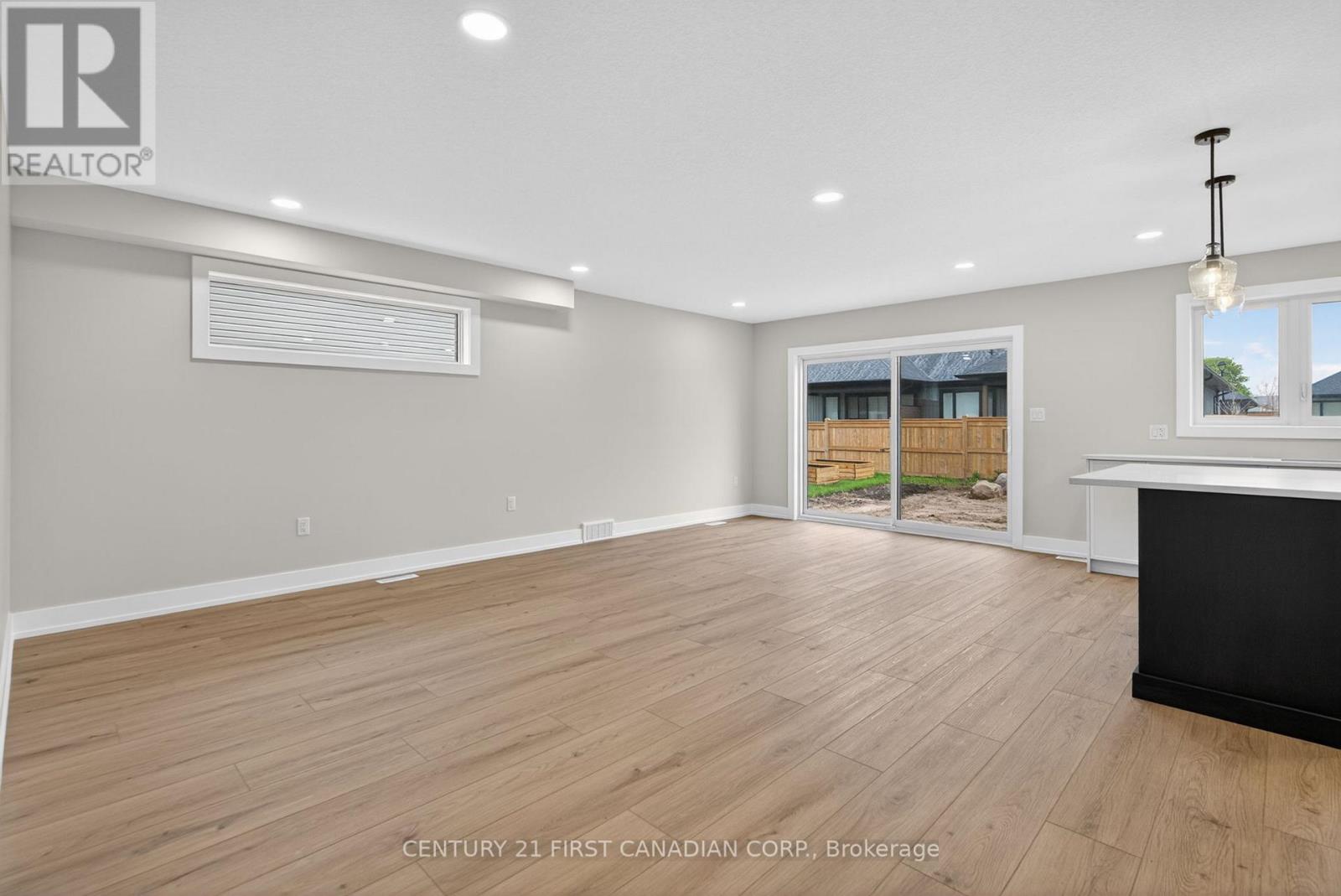 34 Postma Crescent, North Middlesex, Ontario  N0M 1A0 - Photo 6 - X13129848