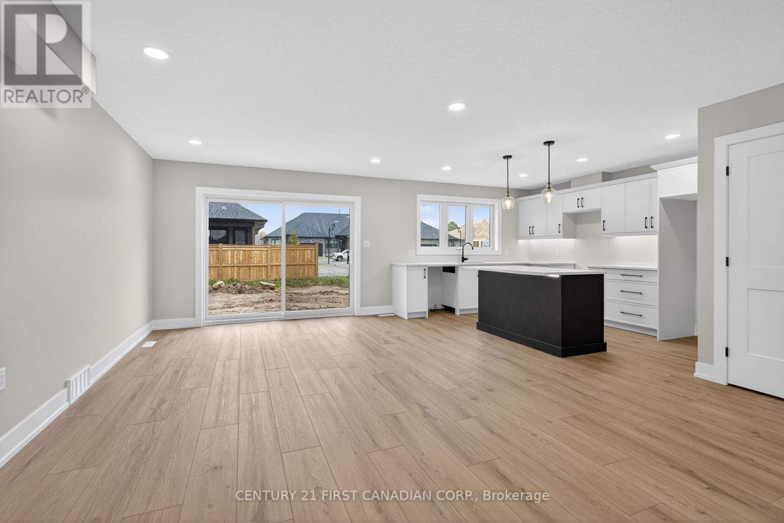 34 Postma Crescent, North Middlesex, Ontario  N0M 1A0 - Photo 7 - X13129848