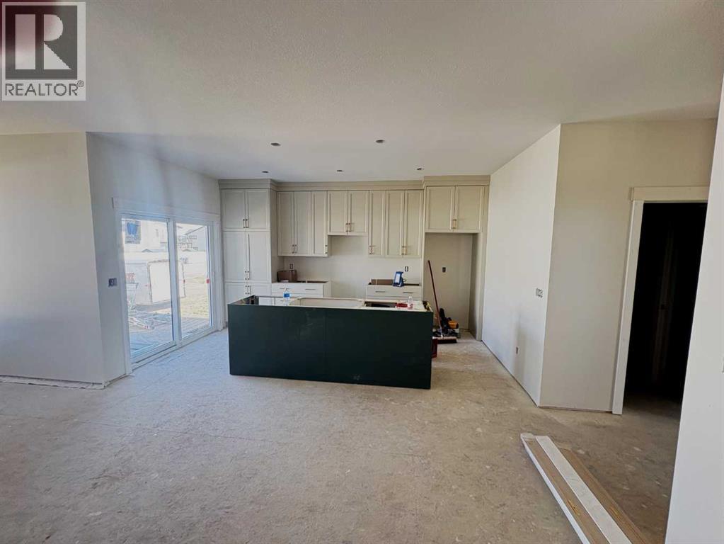 25 Ian Way, Sylvan Lake, Alberta  T4S 0W5 - Photo 3 - A2310588