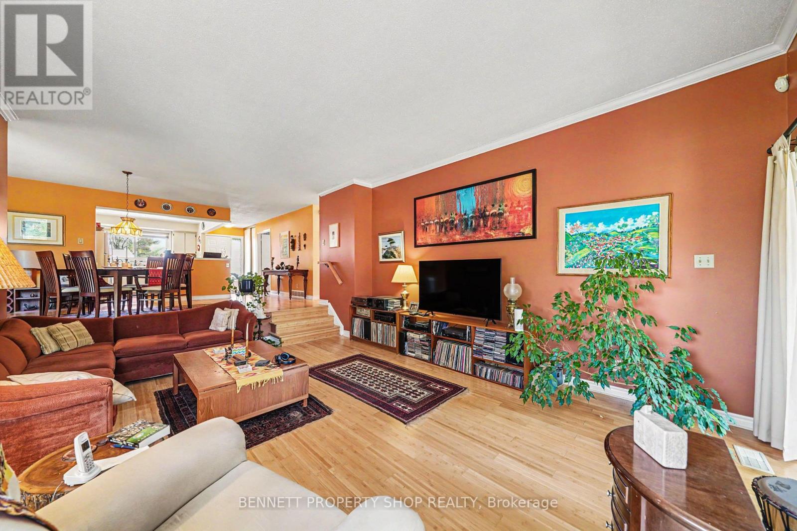 12 Laurel Valley Court, Ottawa, Ontario  K2S 1B9 - Photo 4 - X13127036