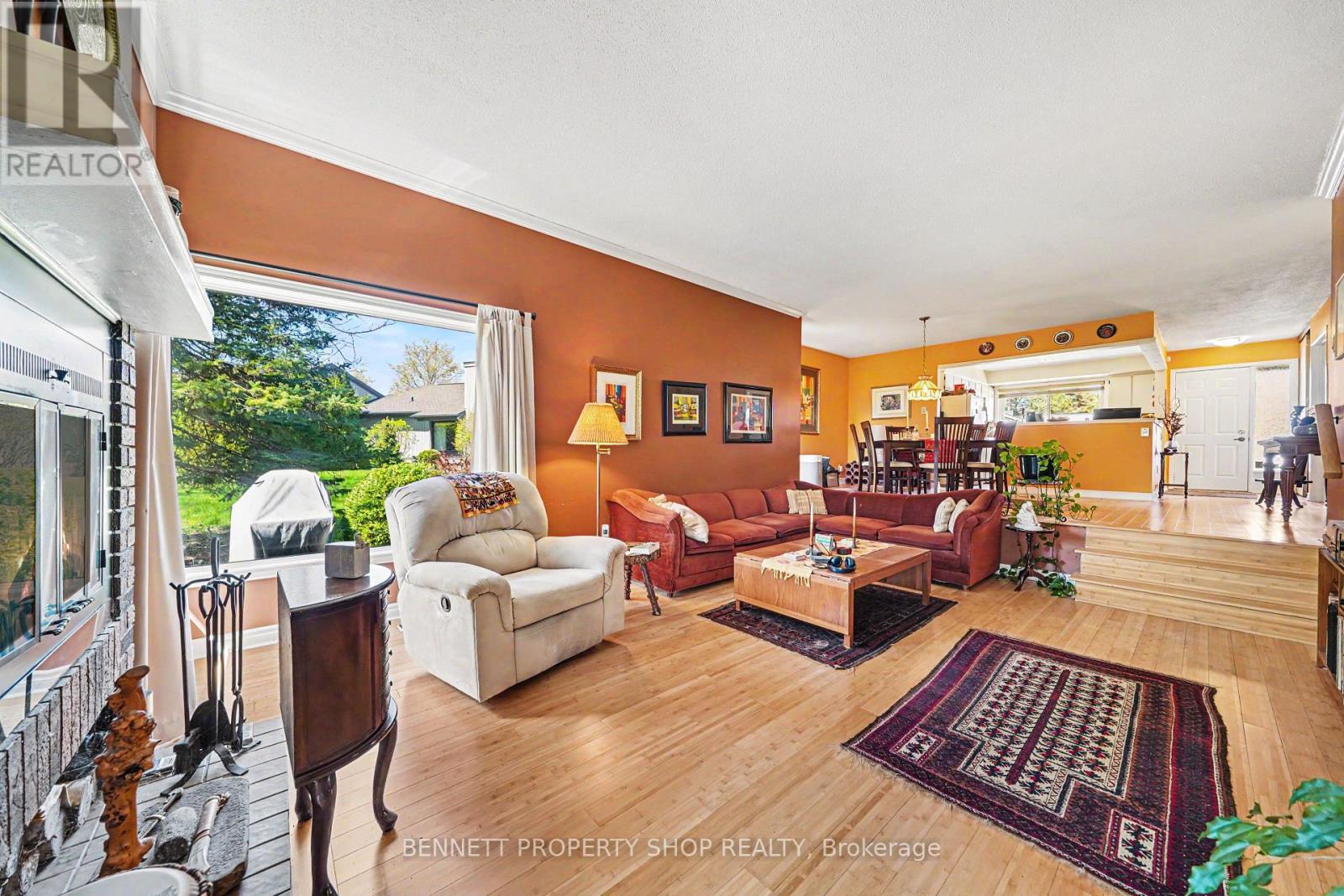 12 Laurel Valley Court, Ottawa, Ontario  K2S 1B9 - Photo 3 - X13127036