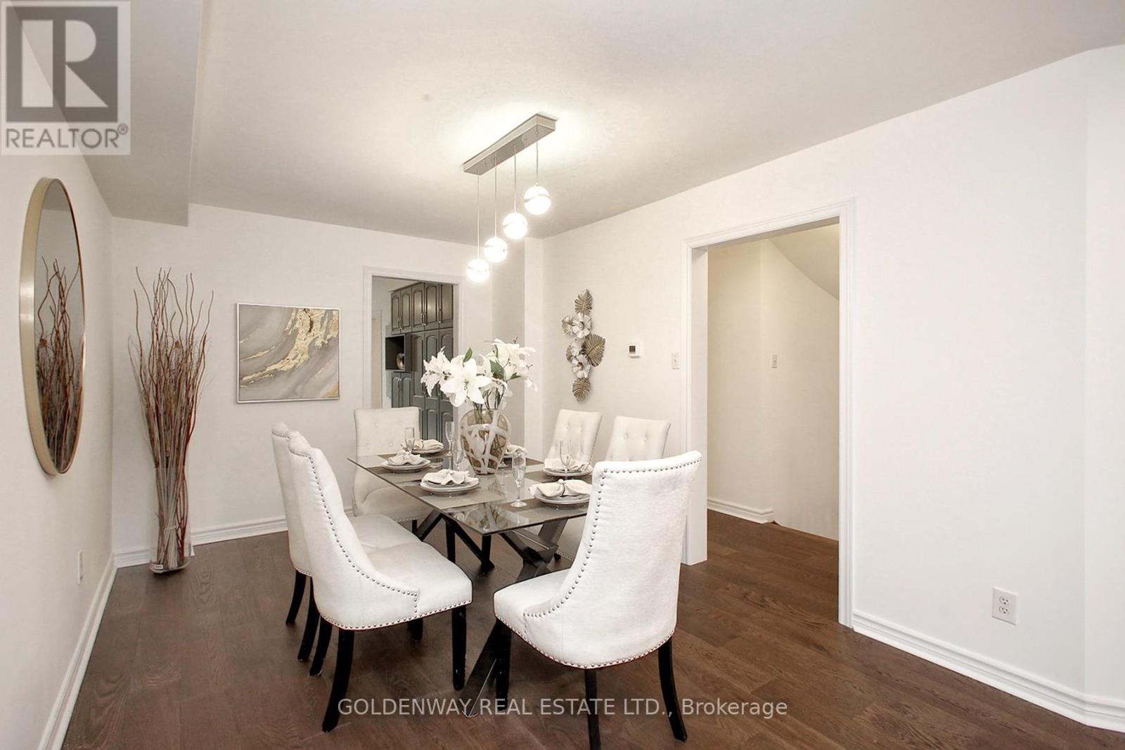 6 Royal Manor Crescent, Richmond Hill, Ontario  L4B 3N5 - Photo 9 - N13127110