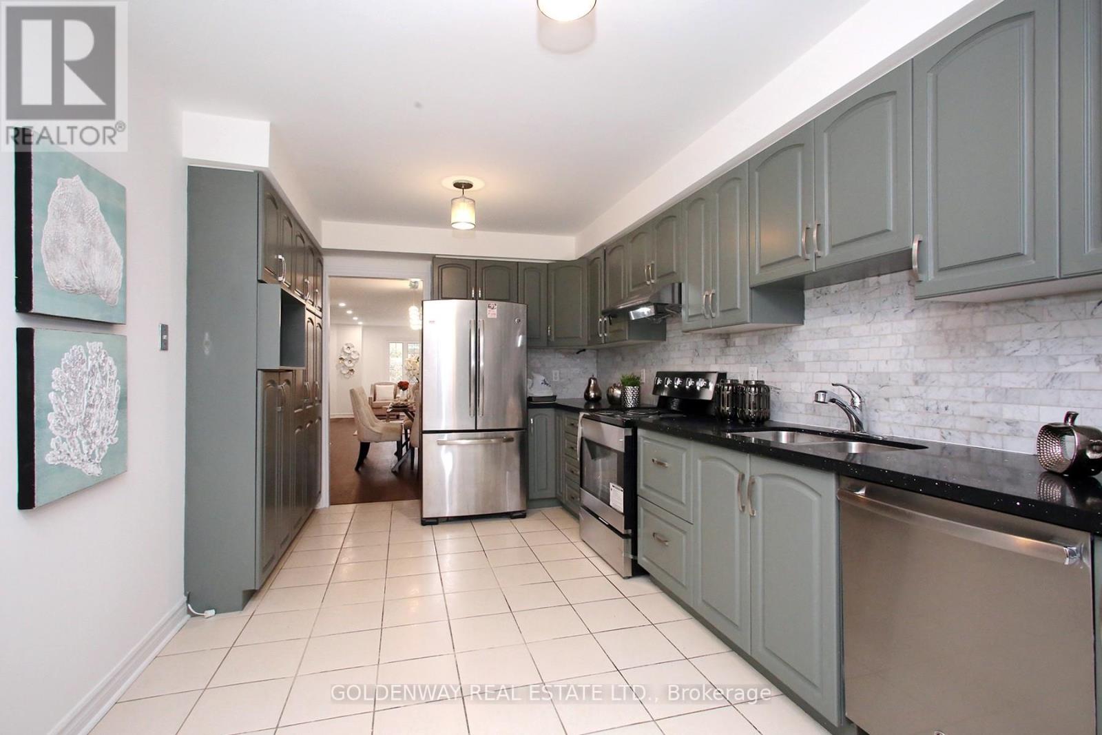 6 Royal Manor Crescent, Richmond Hill, Ontario  L4B 3N5 - Photo 11 - N13127110