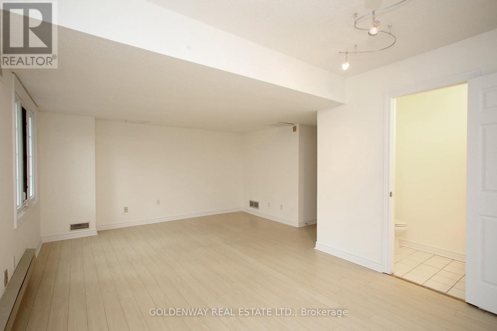 6 Royal Manor Crescent, Richmond Hill, Ontario  L4B 3N5 - Photo 24 - N13127110