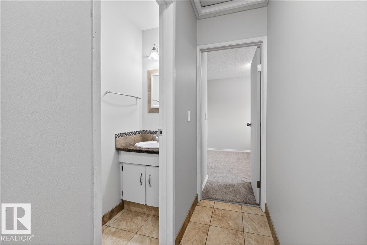 1066 Knottwood Rd E Nw, Edmonton, Alberta  T6K 3R4 - Photo 14 - E4487755