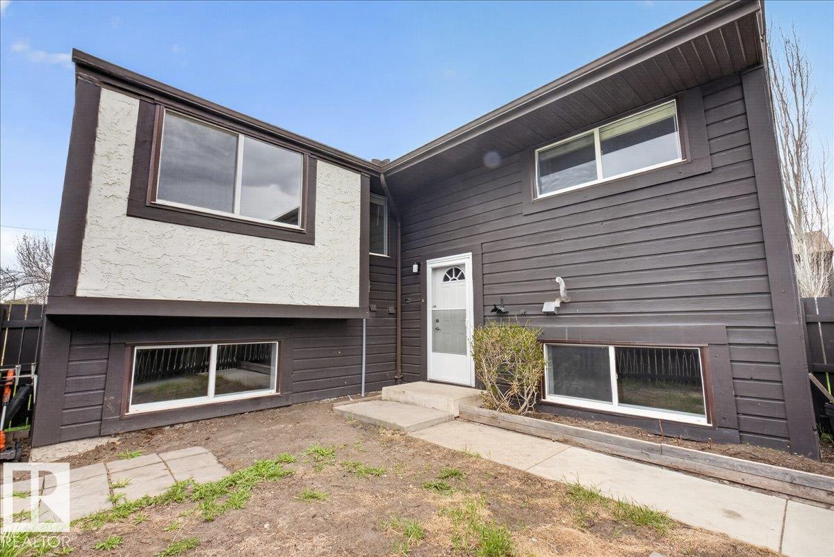 1066 Knottwood Rd E Nw, Edmonton, Alberta  T6K 3R4 - Photo 2 - E4487755