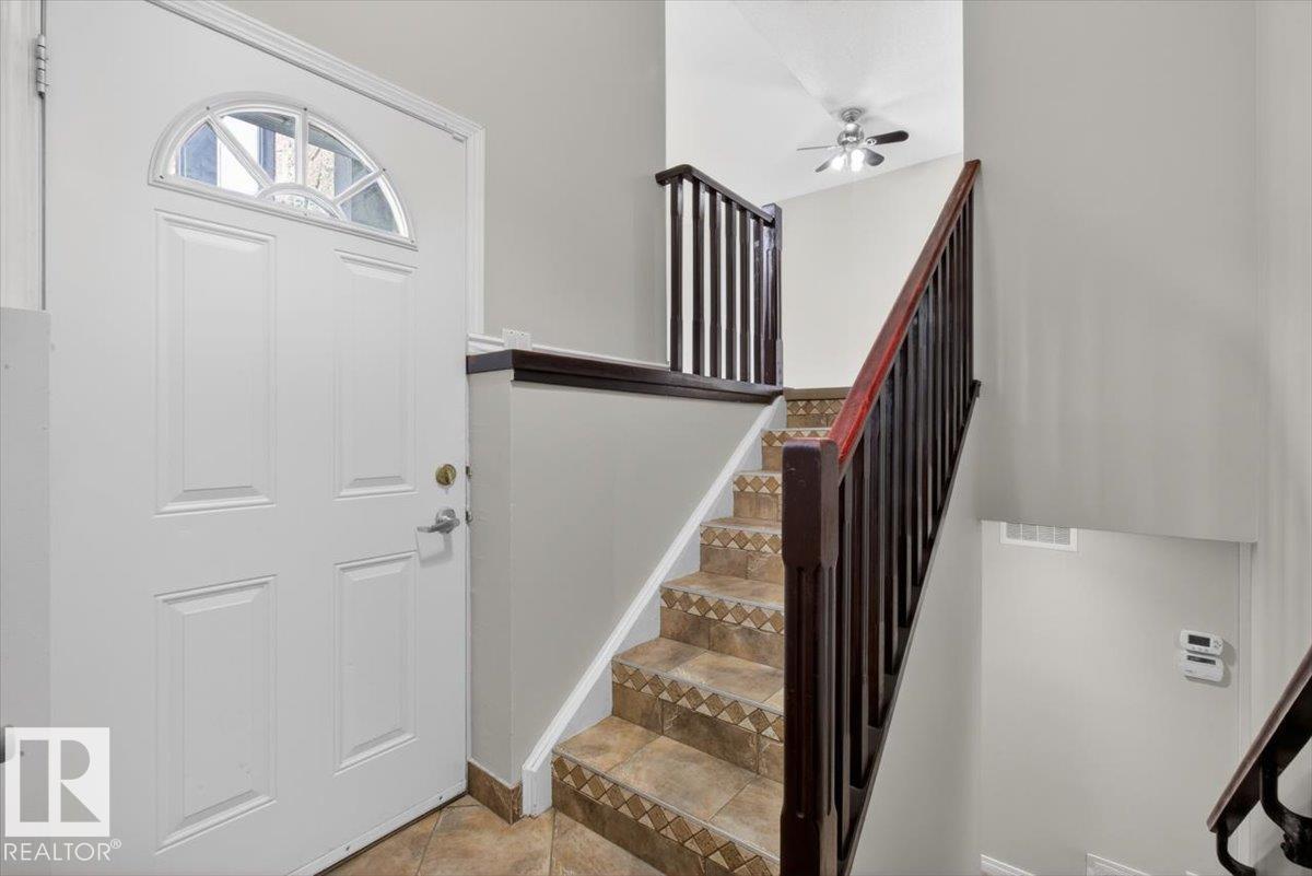 1066 Knottwood Rd E Nw, Edmonton, Alberta  T6K 3R4 - Photo 3 - E4487755